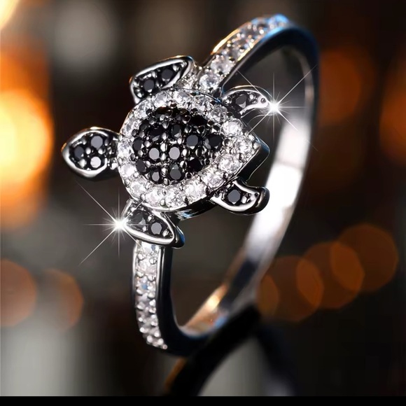 Silver Turtle Ring with Black and White Accents size 7 - Picture 2 of 4